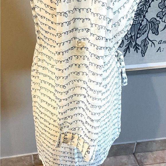 Free People sheer cream blouse w Navy pattern - Picture 6 of 10